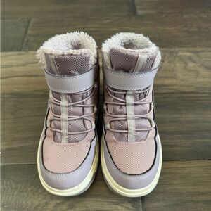 Kids Snow Boots Size 12 in Lilac